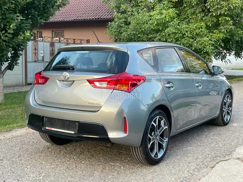 Toyota Auris 2013 photo 5