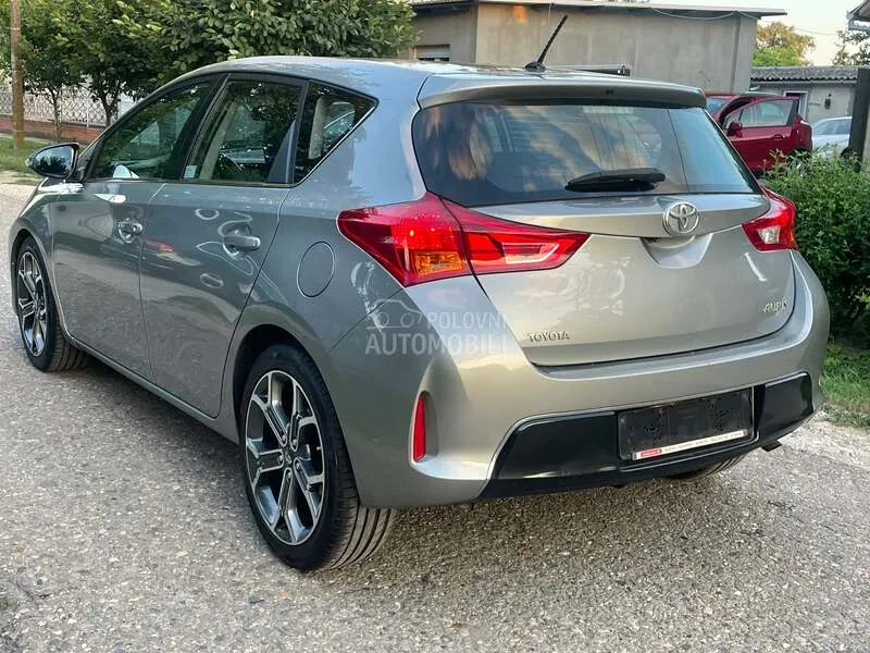 Toyota Auris 2013 photo 2