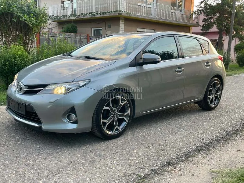 Toyota Auris 2013 photo 3