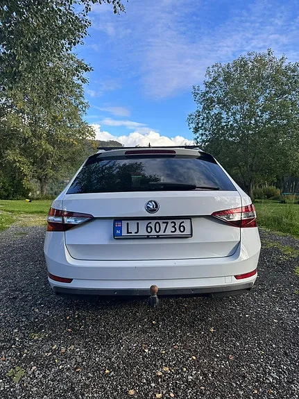 Skoda Superb 2016 photo 4