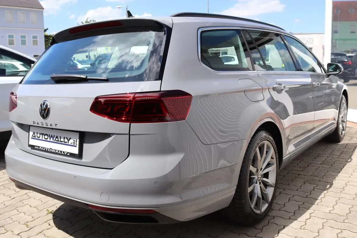 Volkswagen Passat 2023 photo 3