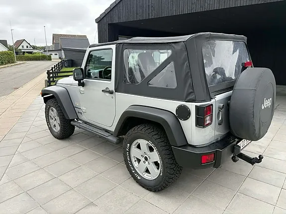Jeep Wrangler 2012 photo 2