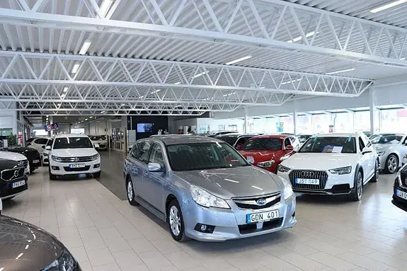 Subaru Legacy 2010 photo 2