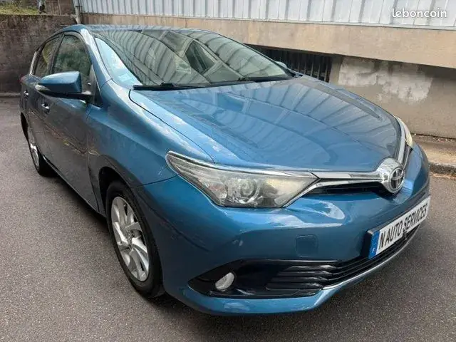 Toyota Auris 2015 photo 2