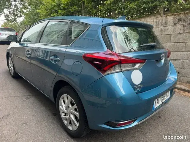 Toyota Auris 2015 photo 3