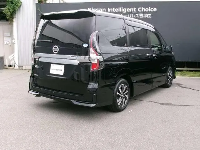 Nissan Serenade 2021 photo 2