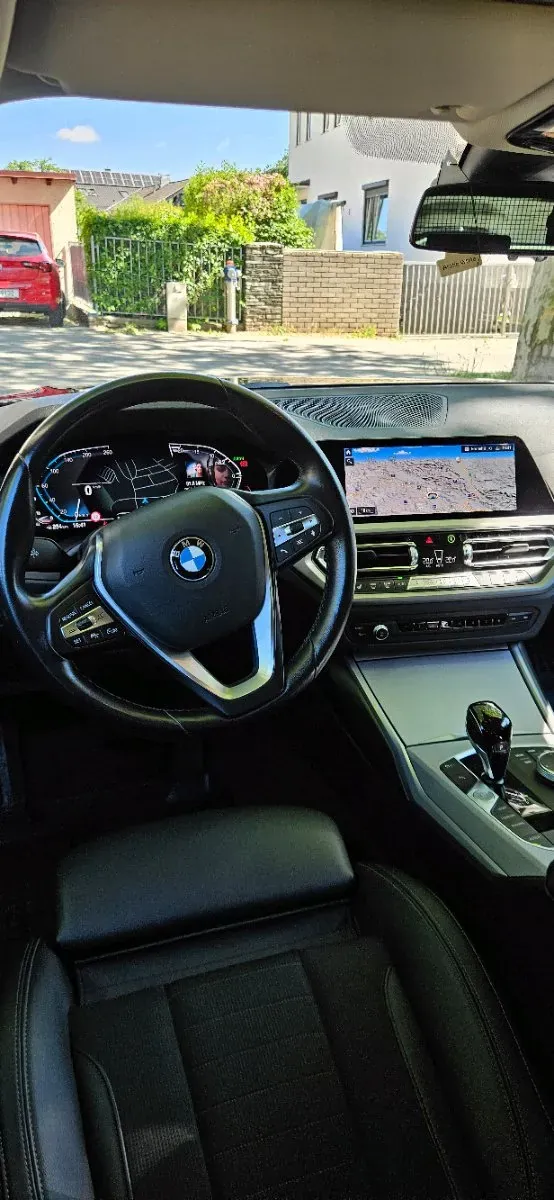 BMW 3 Series 2022 photo 3