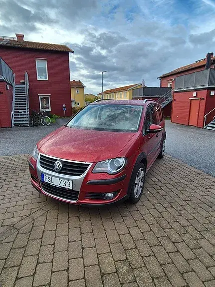 Volkswagen Touran Cross 2010 photo 2