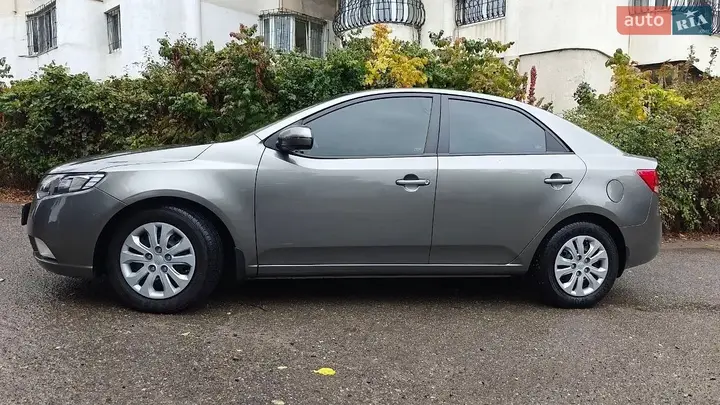 Kia Cerato 2011 photo 2