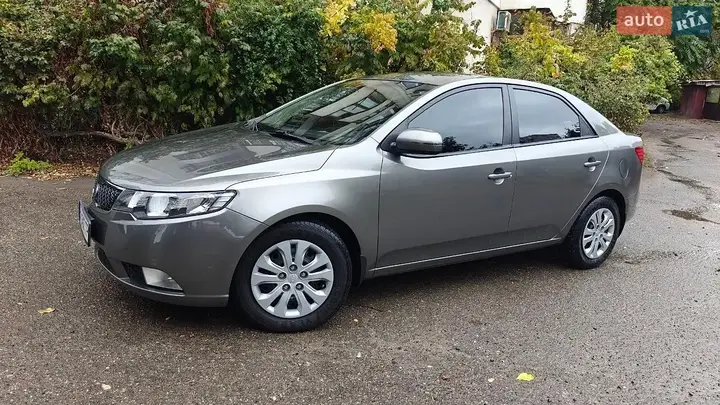 Kia Cerato 2011 photo 4