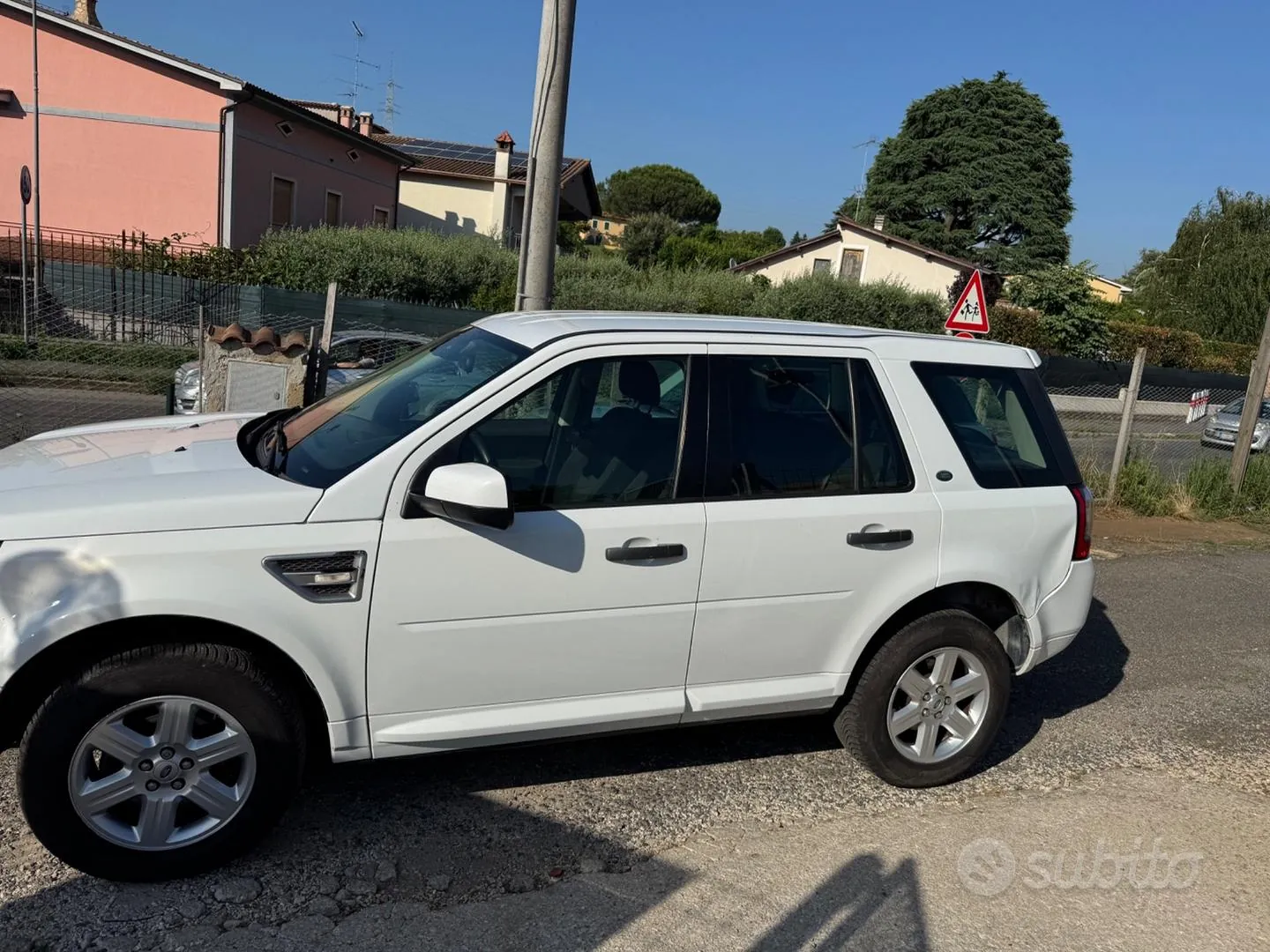 Land Rover Freelander 2011 photo 2