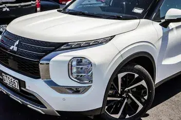 Mitsubishi Outlander 2024 photo 3