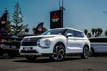 Mitsubishi Outlander 2024 photo 2