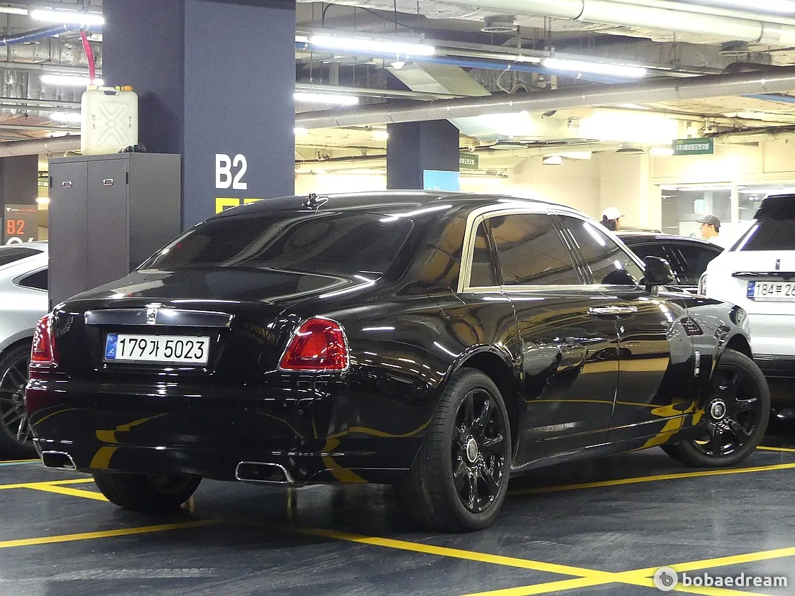 Rolls-Royce Ghost 2016 photo 3