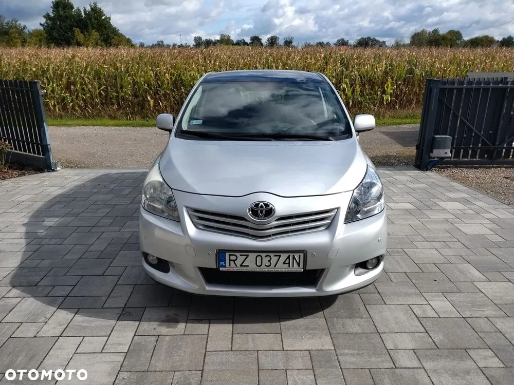 Toyota Verso 2012 photo 2
