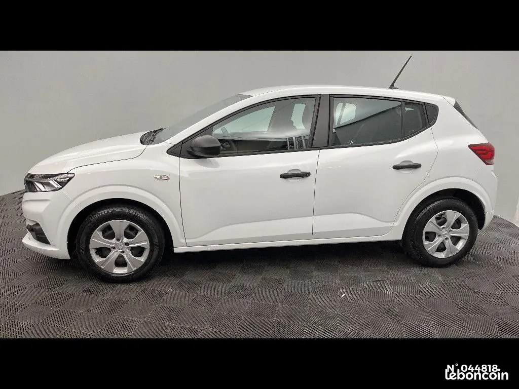 Dacia Sandero 2022 photo 2