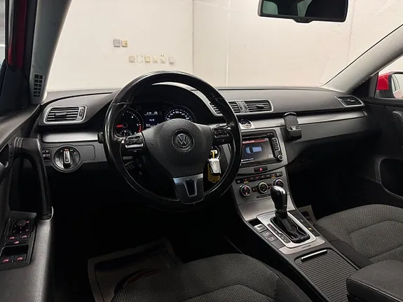 Volkswagen Passat 2012 photo 4