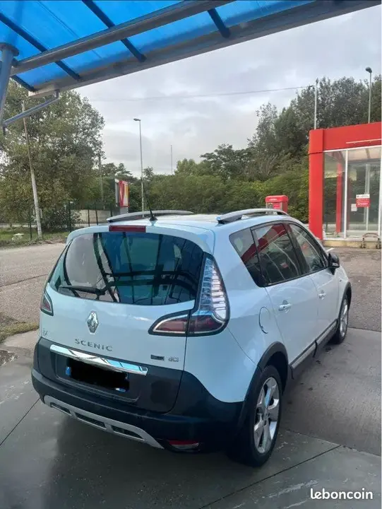 Renault Scenic 2015 photo 2
