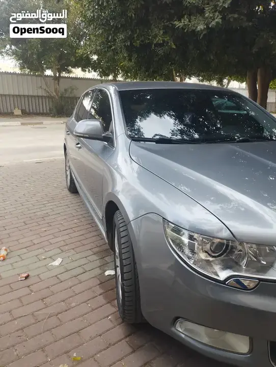 Skoda Superb 2011 photo 2