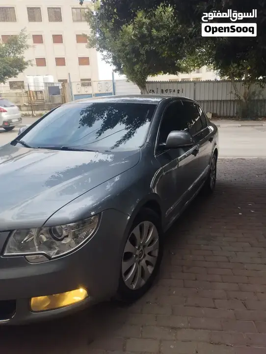 Skoda Superb 2011 photo 4