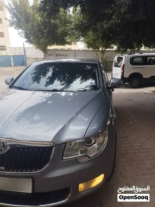 Skoda Superb 2011 photo 3