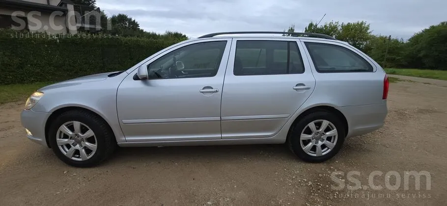 Skoda Octavia 2010 photo 2