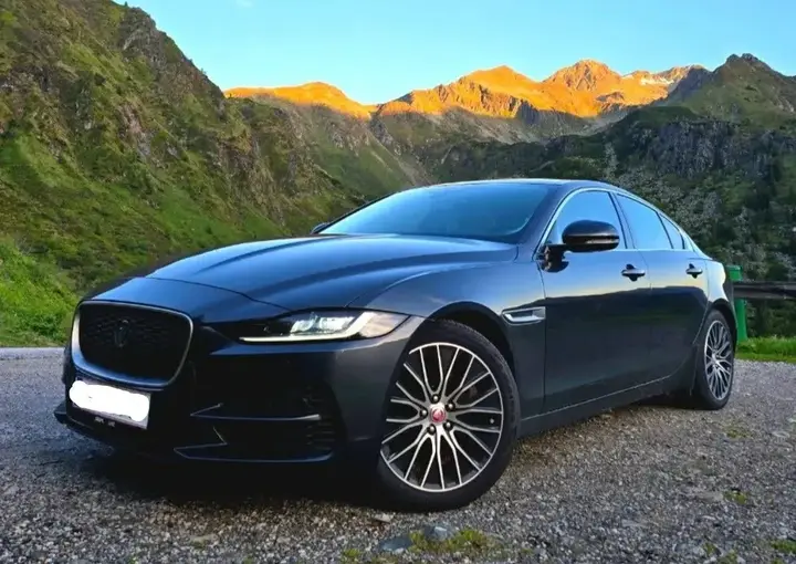 Jaguar Xe 2020 photo 3