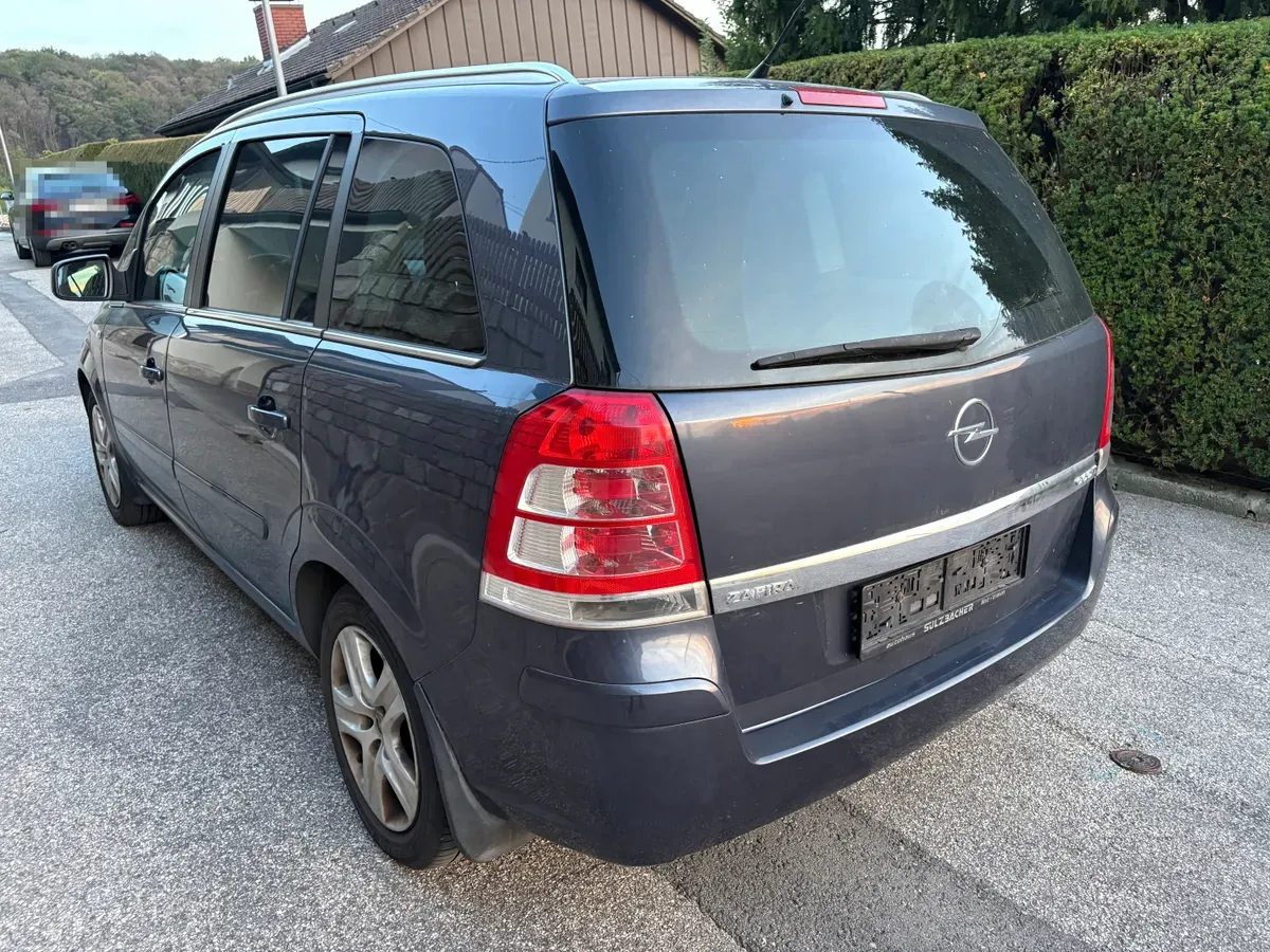 Opel Zafira 2010 photo 2
