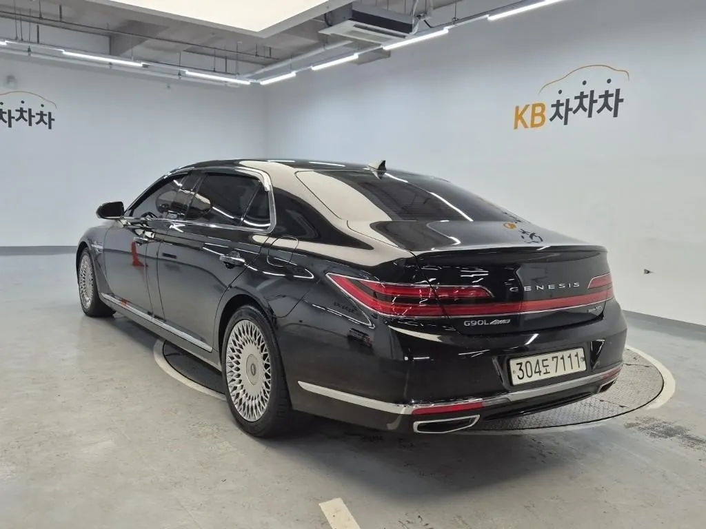 Genesis G90 2019 photo 2
