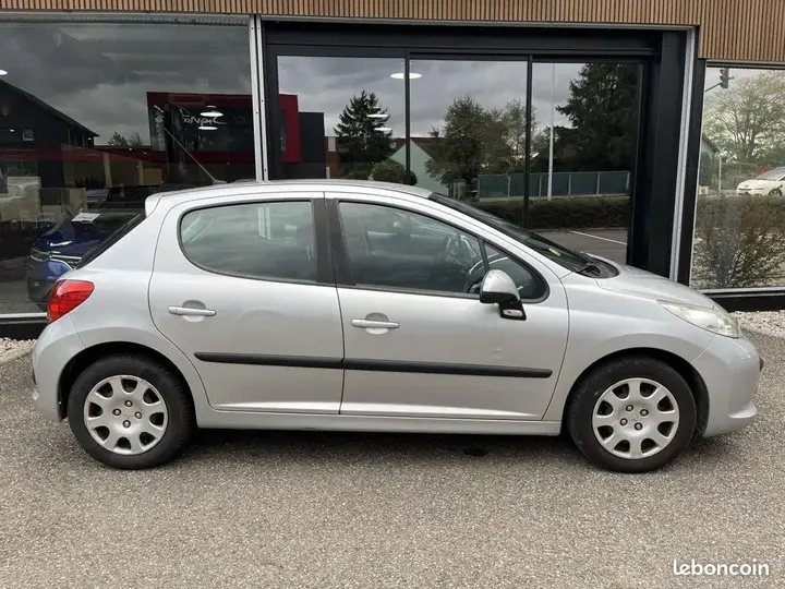 Peugeot 207 2008 photo 2
