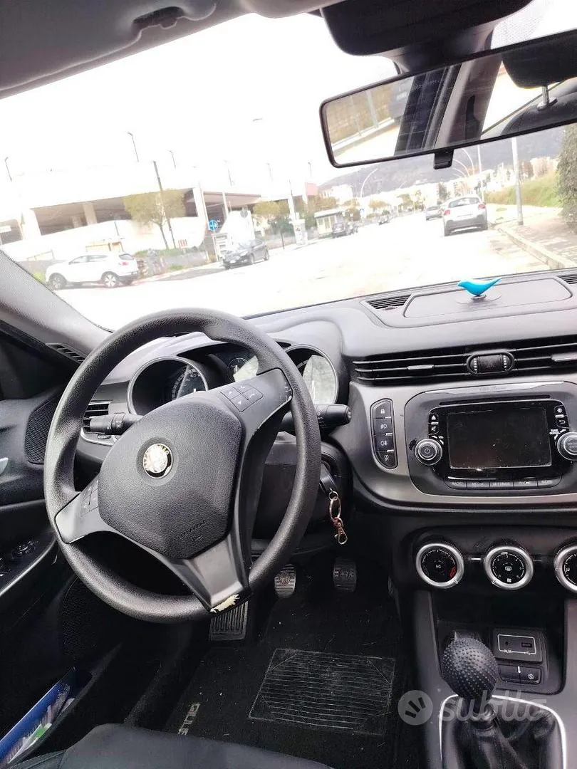 Alfa Romeo Giulietta 2015 photo 2