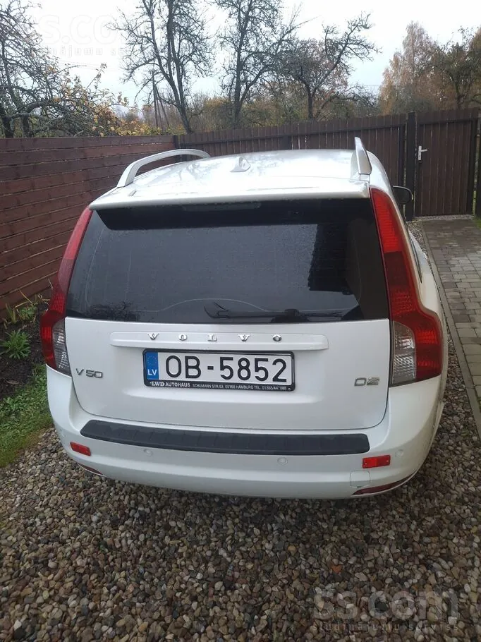 Volvo V50 2012 photo 2