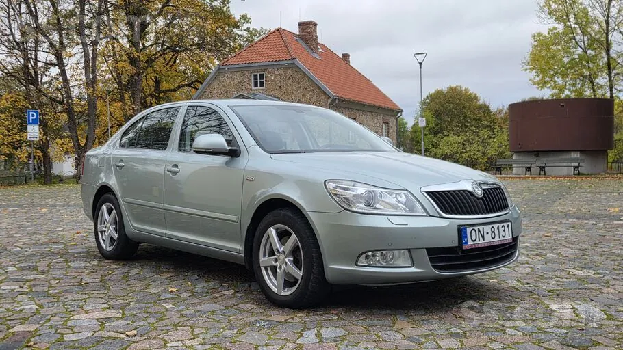 Skoda Octavia 2011 photo 2