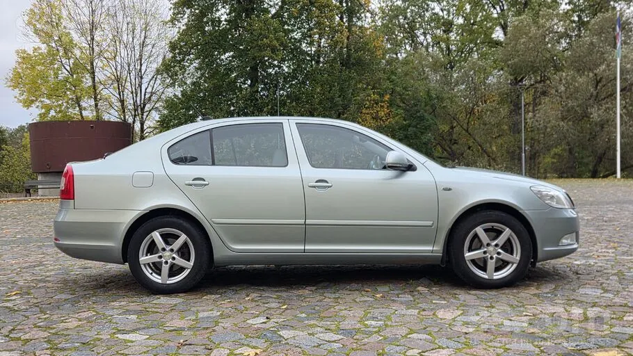 Skoda Octavia 2011 photo 3