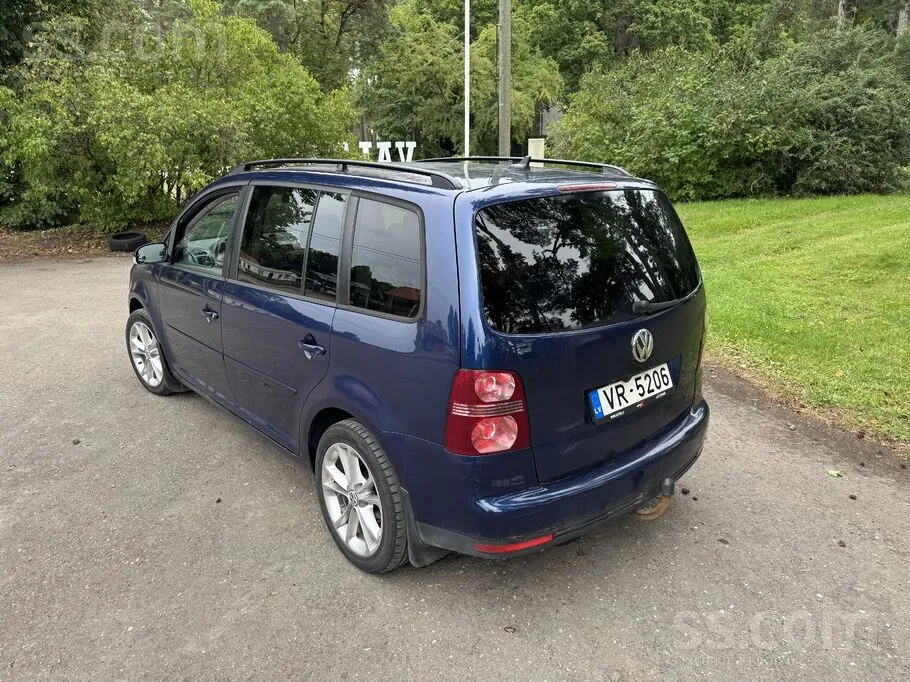 Volkswagen Touran 2008 photo 2