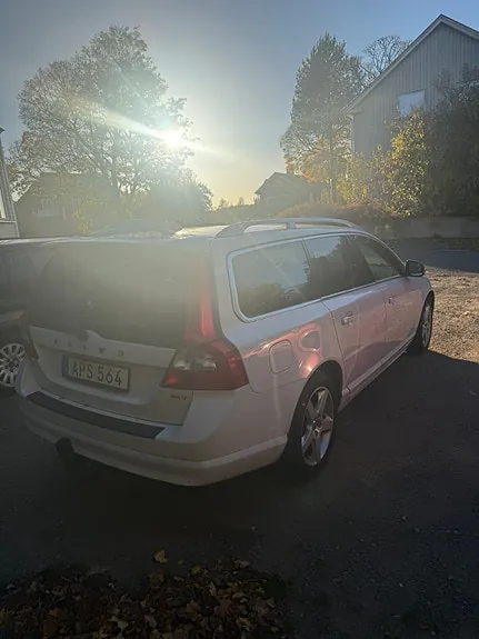 Volvo V70 2010 photo 2