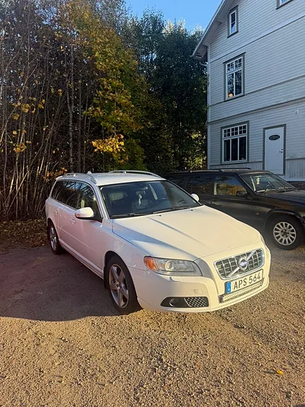 Volvo V70 2010 photo 4