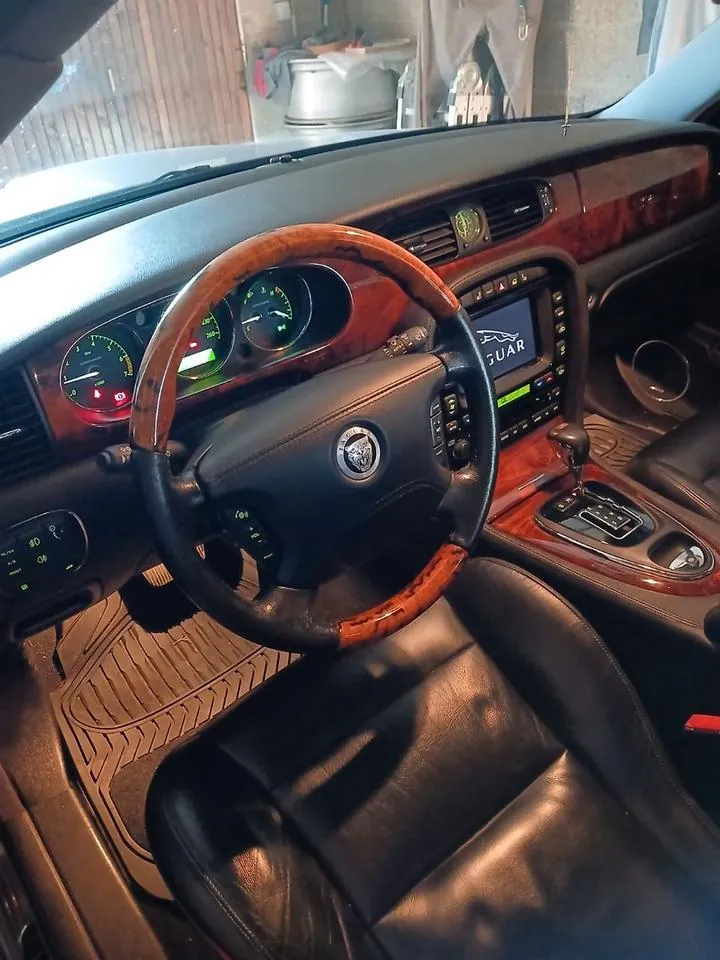 Jaguar Xjr