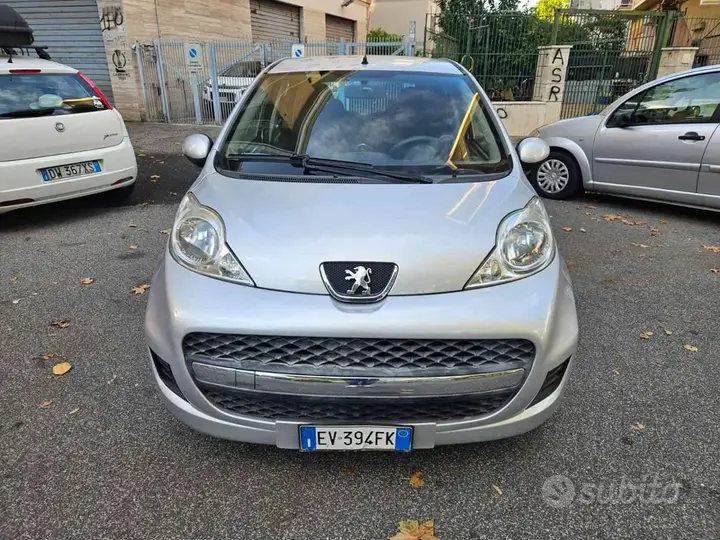 Peugeot 107 2010 photo 2