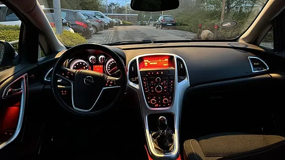 Opel Astra 2010 photo 4