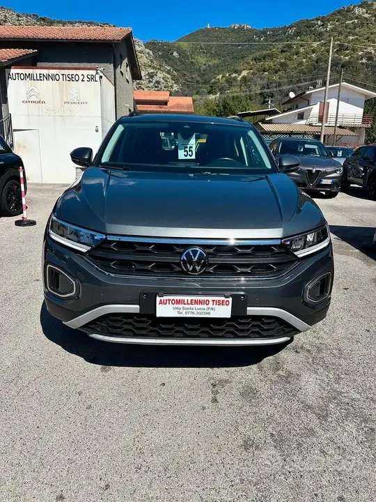 Volkswagen T-Roc 2023 photo 2