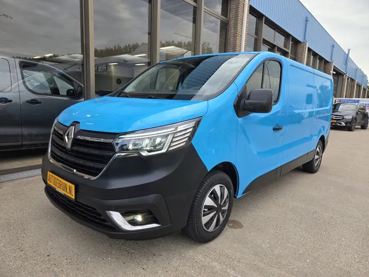 Renault Trafic 2023 photo 3