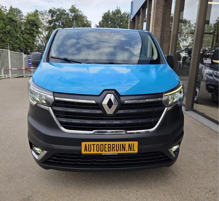 Renault Trafic 2023 photo 2