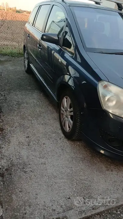 Opel Zafira 2010 photo 3