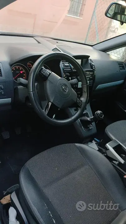 Opel Zafira 2010 photo 2