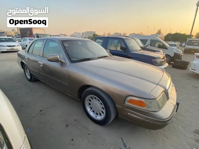 Ford Crown Victoria 2002 photo 4