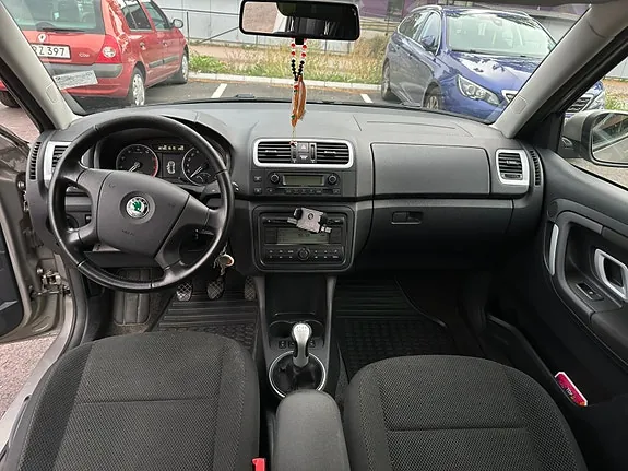 Skoda Fabia 2009 photo 2