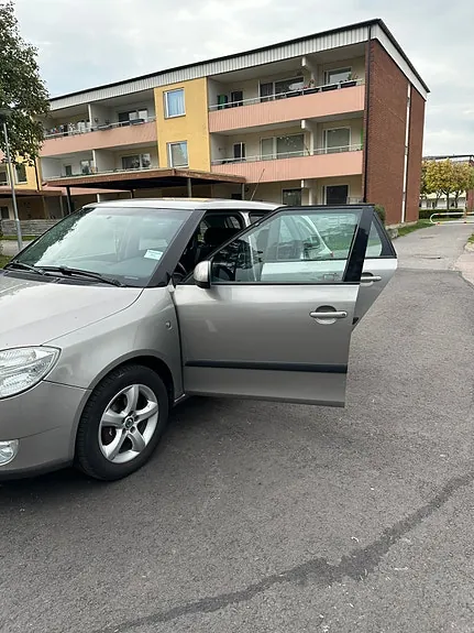 Skoda Fabia 2009 photo 4