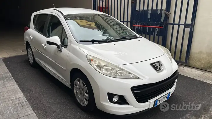 Peugeot 207 2012 photo 3