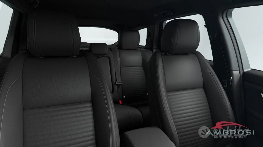 Land Rover Discovery Sport 2026 photo 5